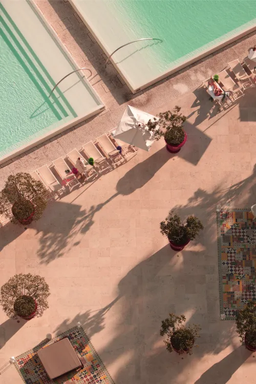 A pool and chairs by a building, recommended by Miriam Siordia.